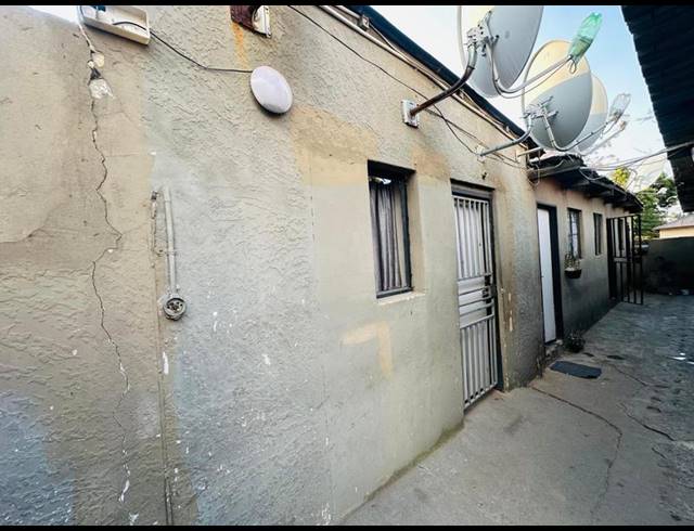 27 BEDROOM HOUSE FOR SALE IN DELVILLE